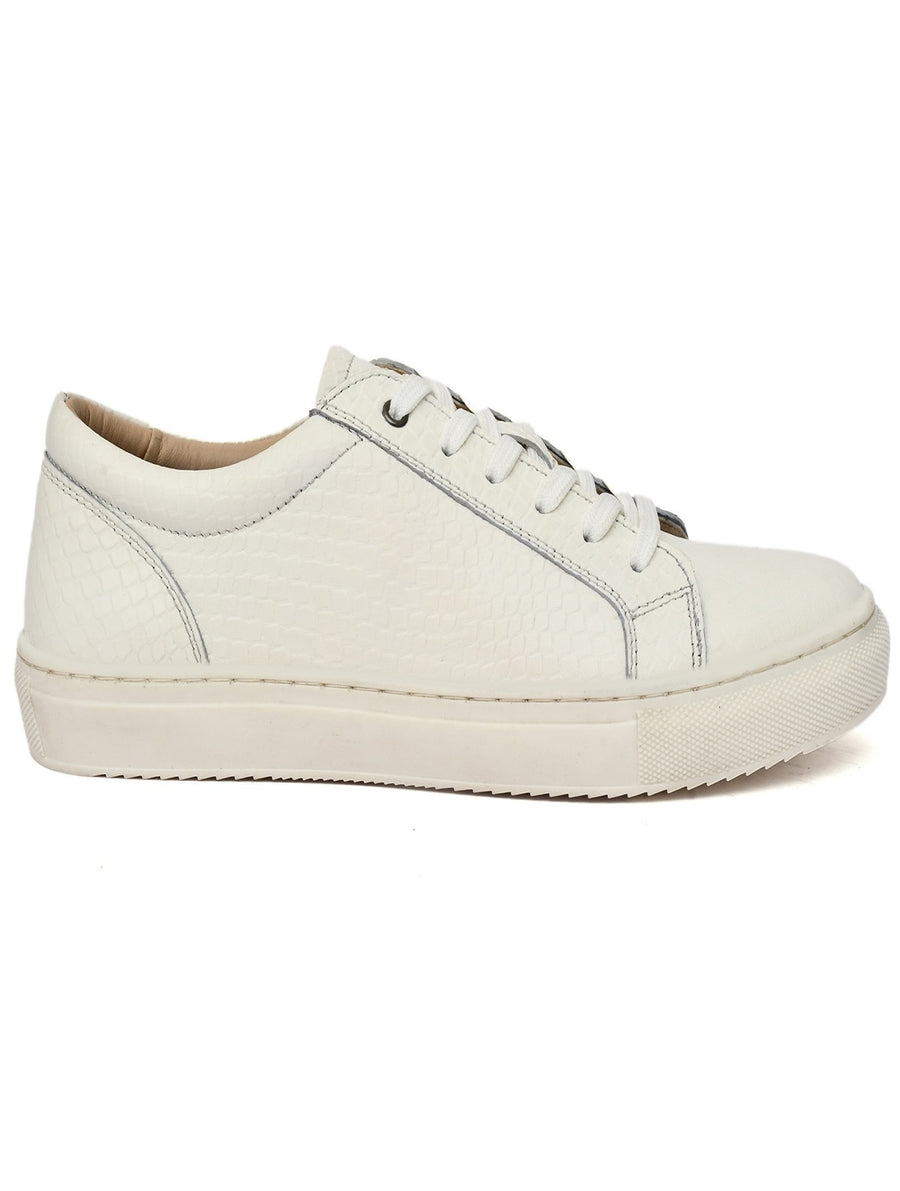 EZRO Men Casual White Lace-Up Sneakers – Stylish Low-Top Everyday Shoes