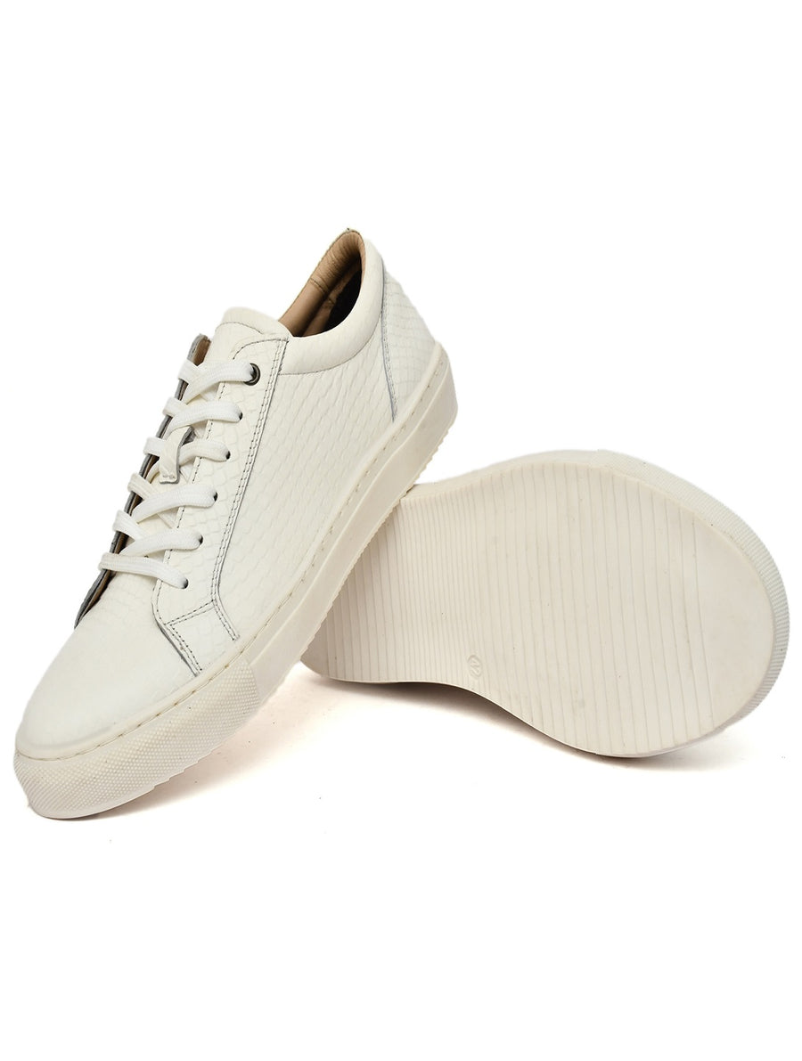 EZRO Men Casual White Lace-Up Sneakers – Stylish Low-Top Everyday Shoes