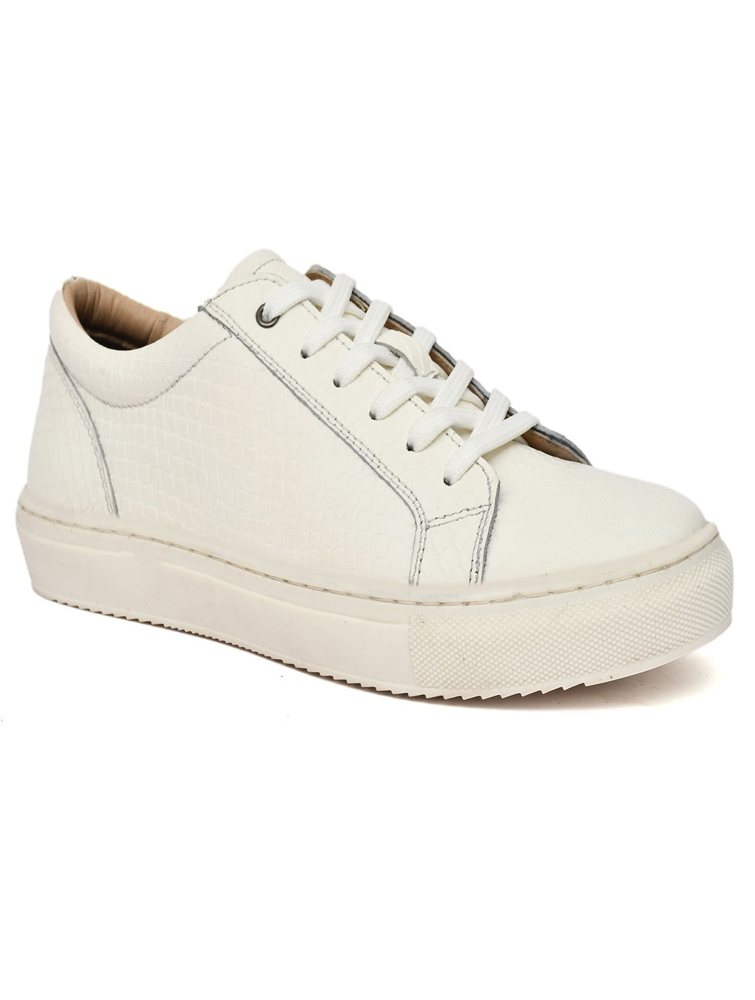 EZRO Men Casual White Lace-Up Sneakers – Stylish Low-Top Everyday Shoes