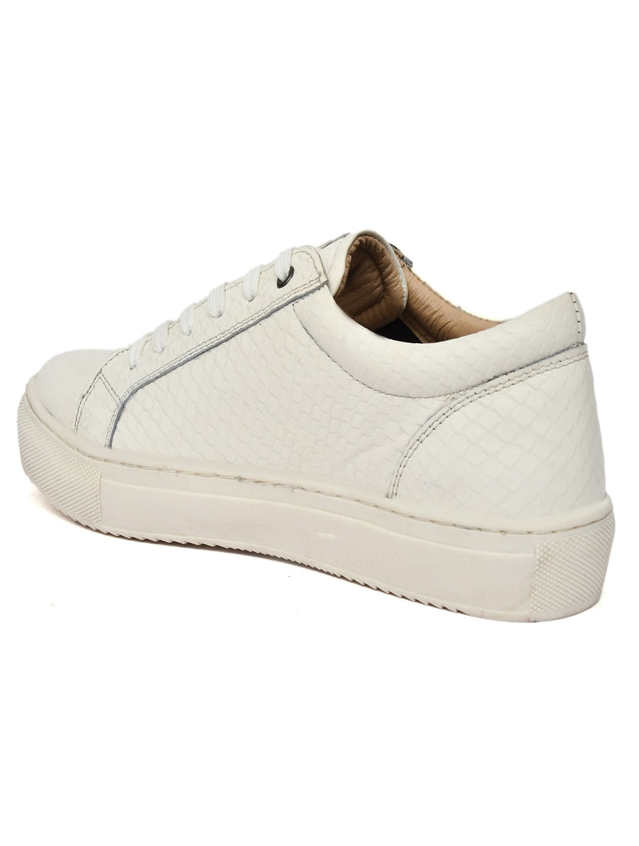 EZRO Men Casual White Lace-Up Sneakers – Stylish Low-Top Everyday Shoes