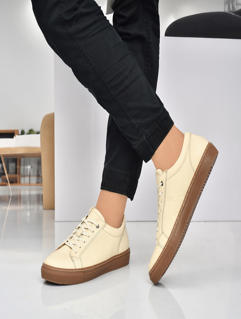 EZRO Men Casual Beige Lace-Up Sneakers – Stylish Low-Top Everyday Shoes