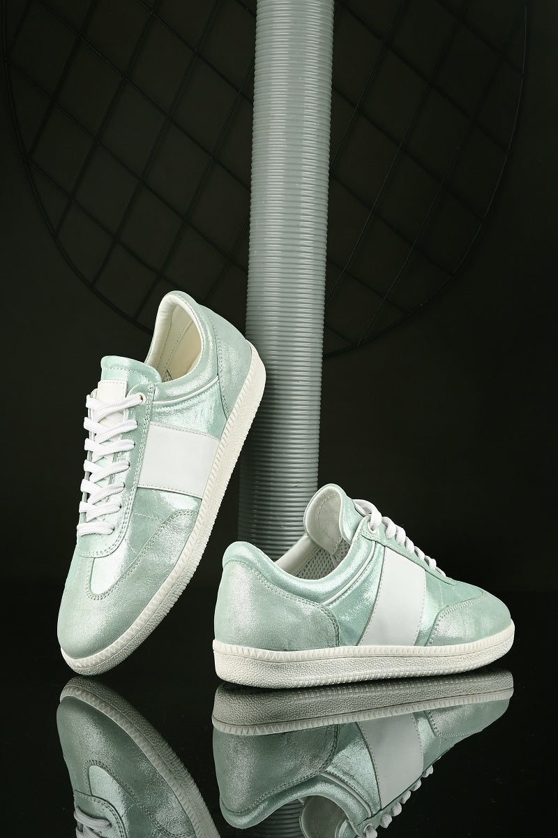 Women’s Casual Sneakers – Stylish & Comfortable Everyday Shoes